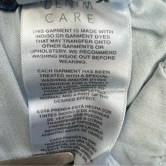 NWT KENSIE Women’s Blue Jean Shorts Sz 4 Distressed Medium Wash Stretch Pockets - Picture 10 of 13